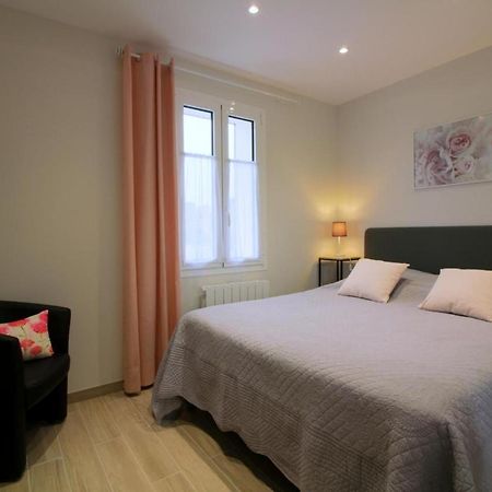 Les Raisins Du Bonheur Bed & Breakfast Puisseguin Екстериор снимка