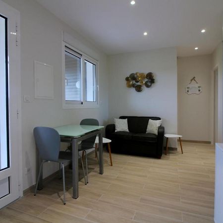 Les Raisins Du Bonheur Bed & Breakfast Puisseguin Екстериор снимка