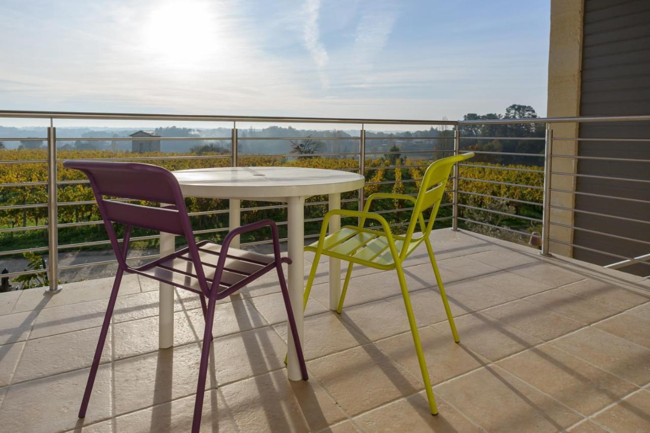 Les Raisins Du Bonheur Bed & Breakfast Puisseguin Екстериор снимка