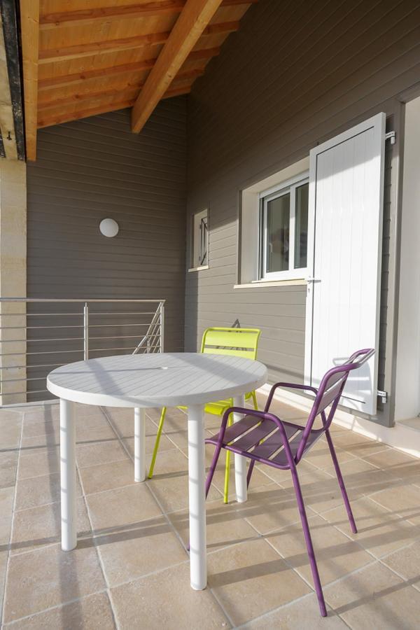 Les Raisins Du Bonheur Bed & Breakfast Puisseguin Екстериор снимка