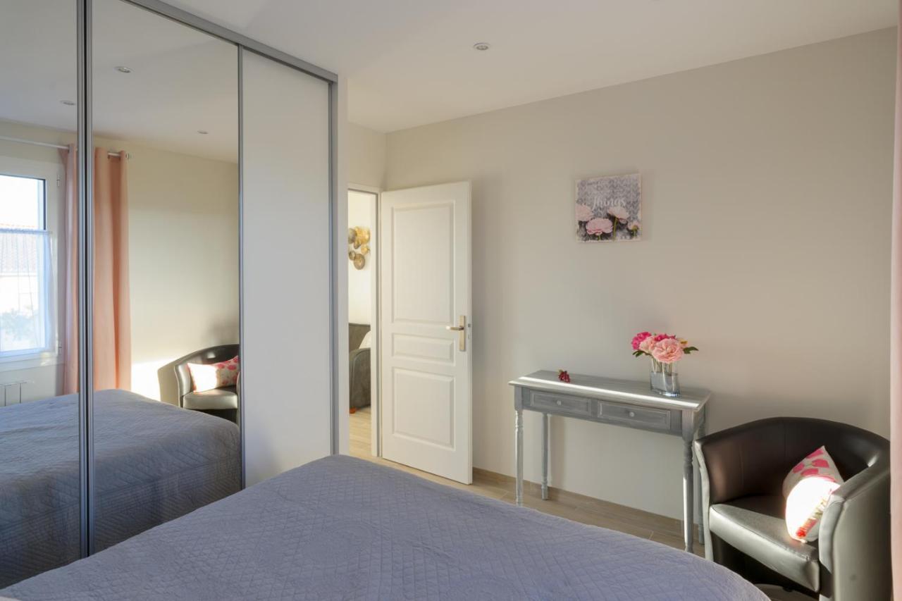 Les Raisins Du Bonheur Bed & Breakfast Puisseguin Екстериор снимка