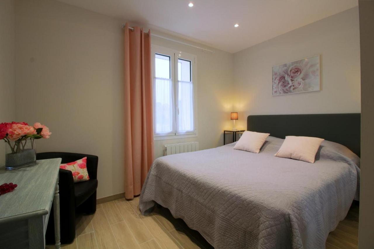 Les Raisins Du Bonheur Bed & Breakfast Puisseguin Екстериор снимка